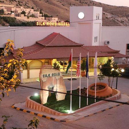 Silk Road Hotel Вади Муса Екстериор снимка