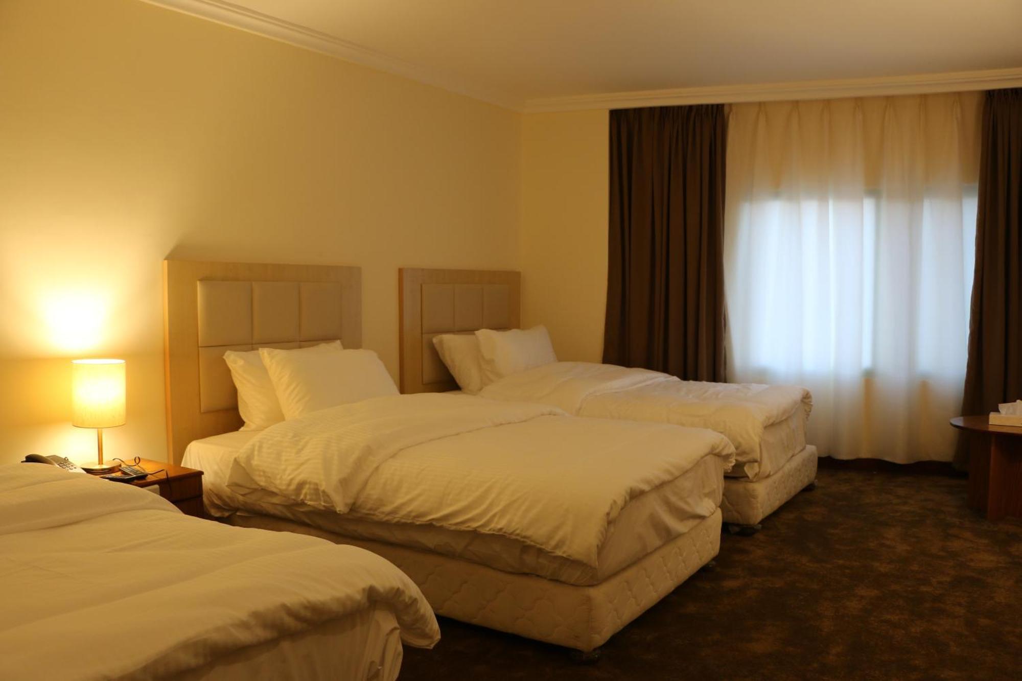 Silk Road Hotel Вади Муса Екстериор снимка