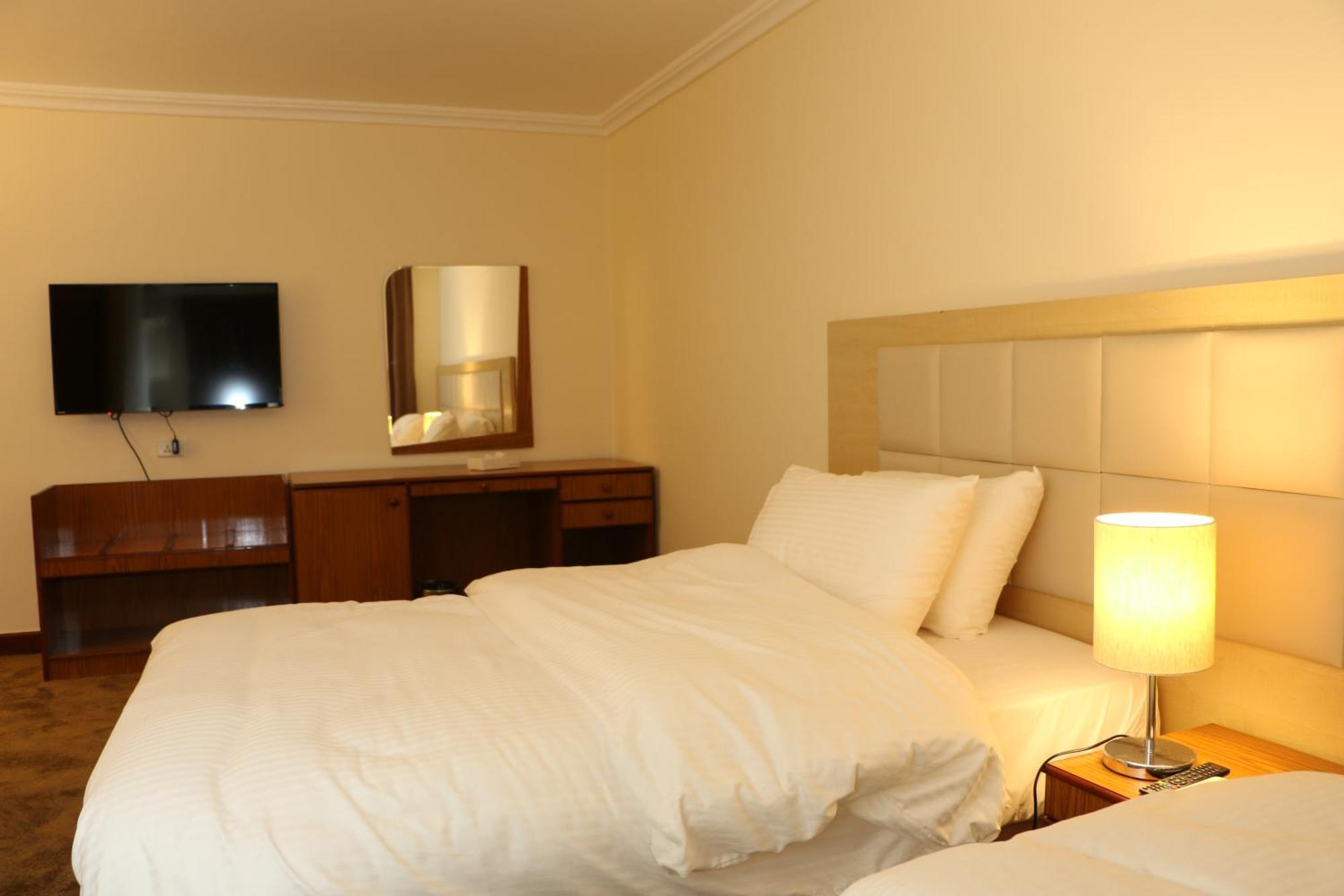 Silk Road Hotel Вади Муса Екстериор снимка